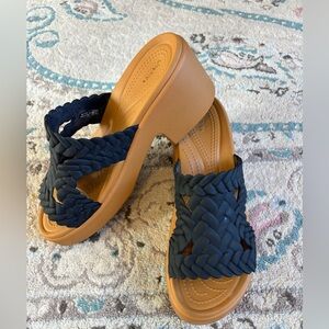 CROCS Women’s Black Woven Brooklyn Heels 10